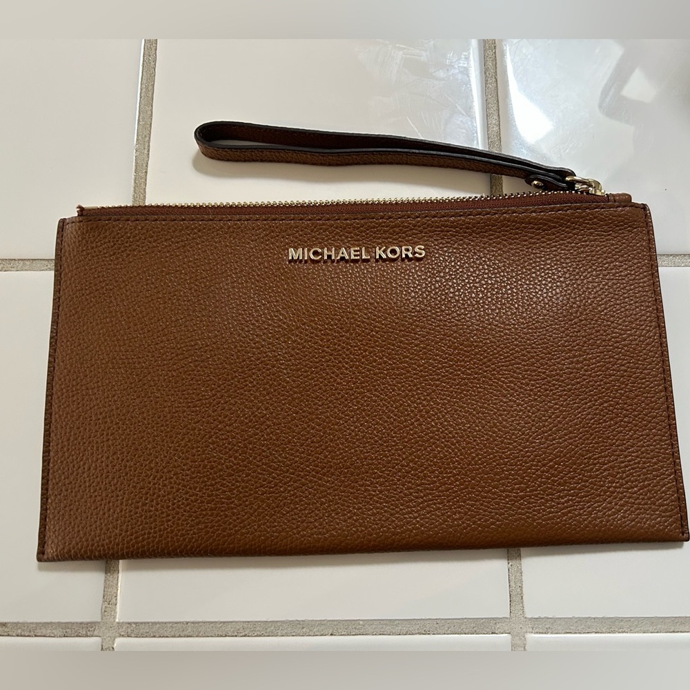 Michale Kors wristlet